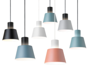 Rund, minimalistisk pendellampe fra Antidark i sort metal