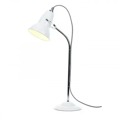 Hvid Anglepoise Duo bordlampe med sort-hvid ledning på et skrivebord