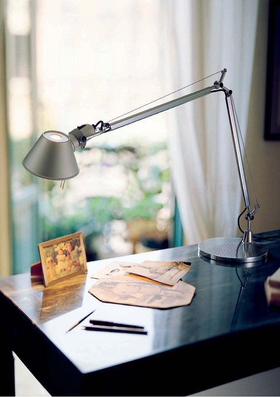 Tolomeo Micro bordlampe fra Artemide i børstet aluminium