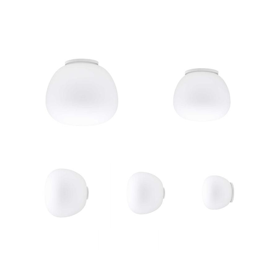 Rund, opalhvid loftlampe fra Fabbian med blødt, diffust lys