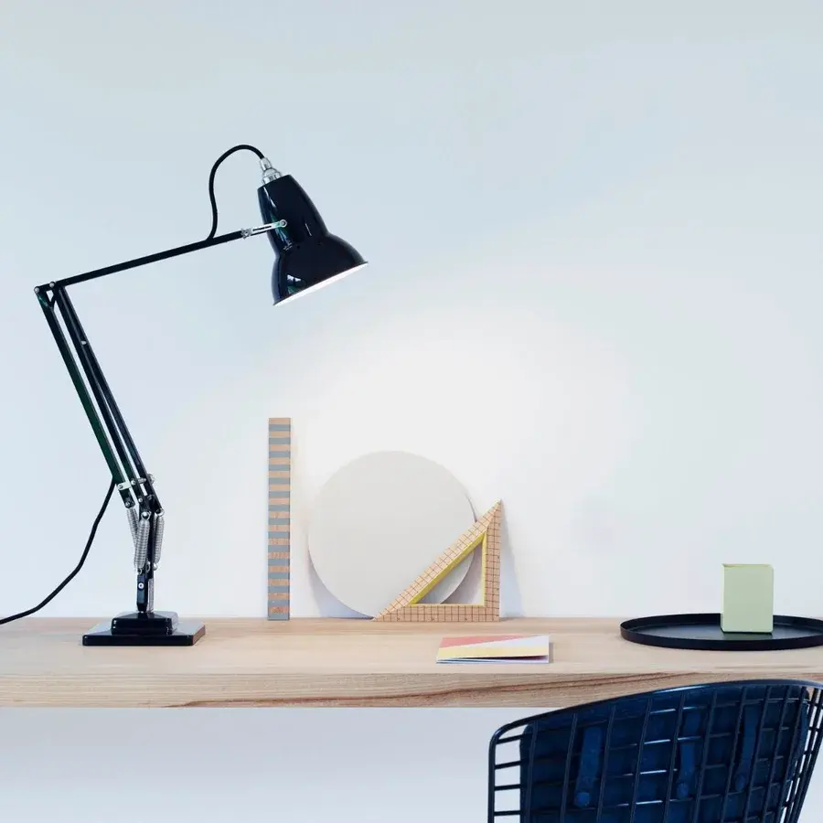 Original 1227 Anglepoise bordlampe med synlige fjedre og vingemøtrikker